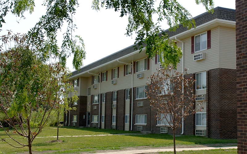 Crestview Village Apartments (IL) building exterior