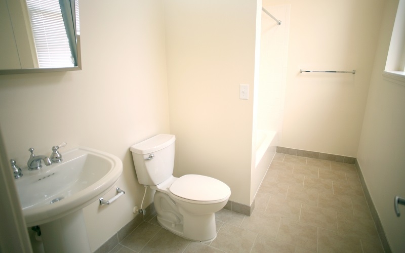 Navarre Garrone unit bathroom