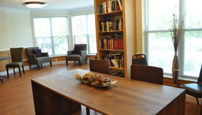 Canal Bluffs community room and library