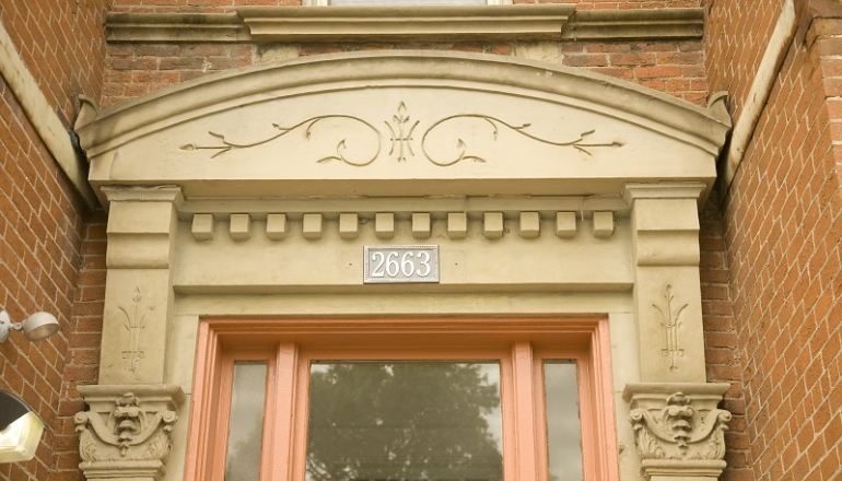 Navarre Garrone door detail