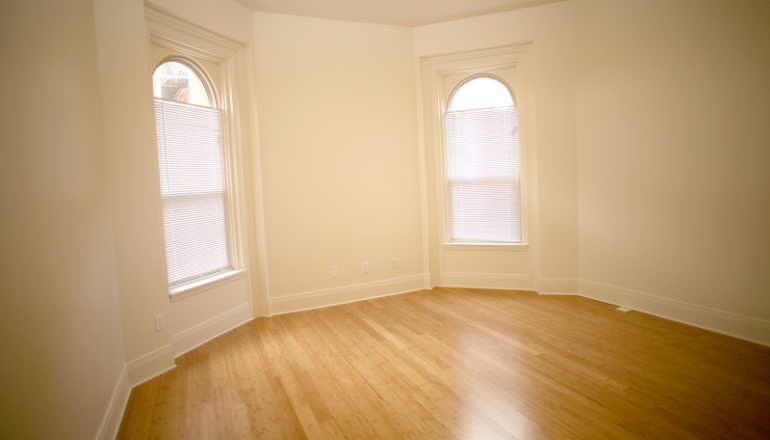 Navarre Garrone livingroom