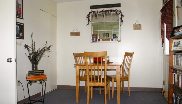 Sugar River Mills apartment dining room