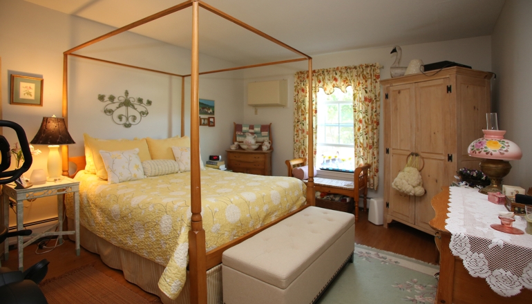 King's Landing bedroom