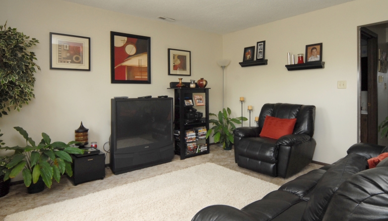 Maplewood Manor living room