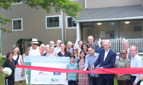 Senator Markey and residents cutting ribbon
